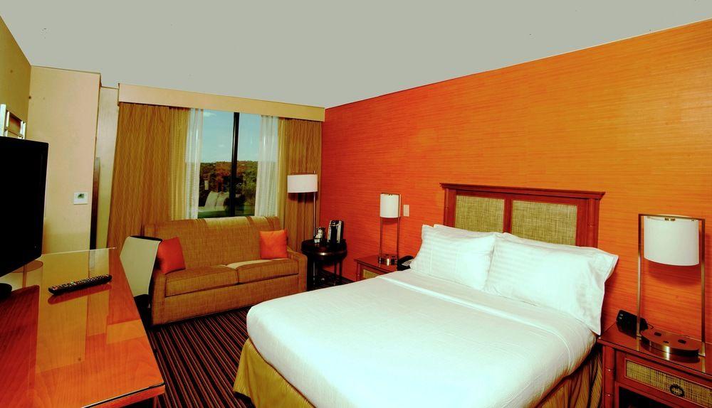 Holiday Inn Austin -Town Lake By Ihg Exterior photo