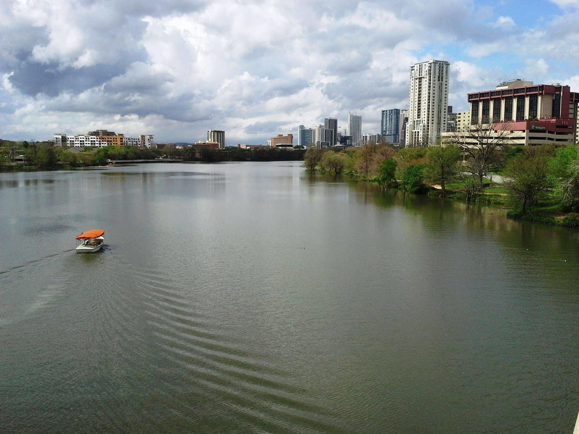 Holiday Inn Austin -Town Lake By Ihg Exterior photo